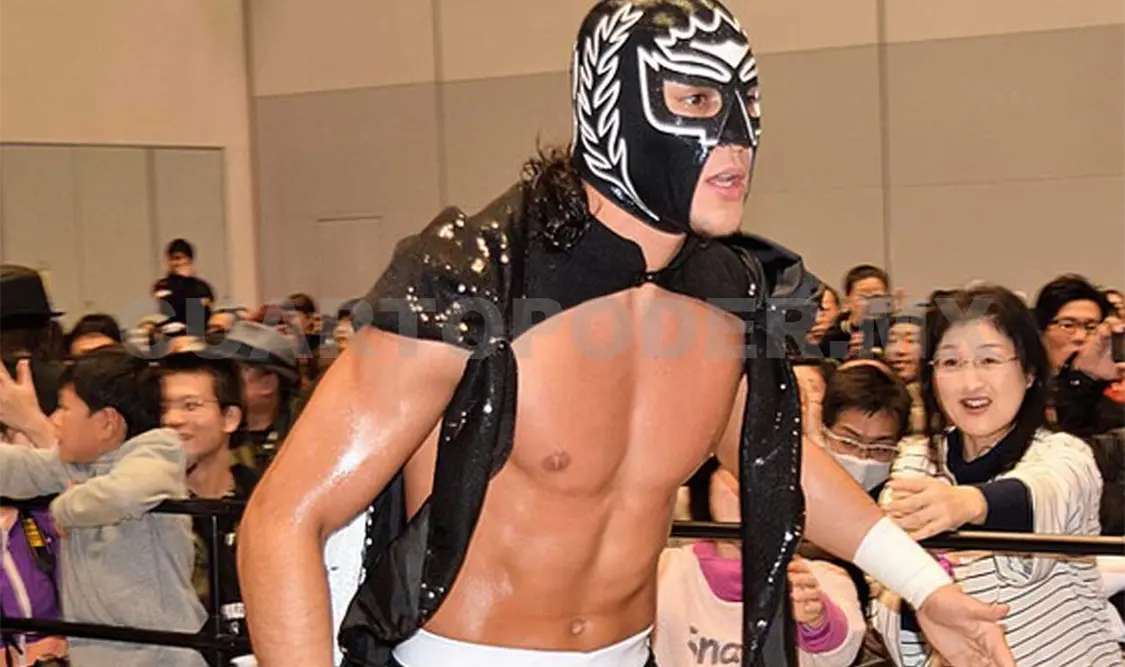 Fául de Último Guerrero da triunfo a Volador Jr.