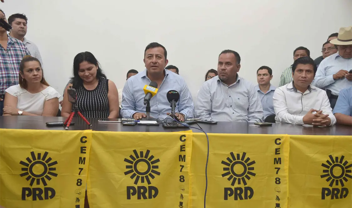 En conferencia de prensa, integrantes del PRD en Chiapas. Foto: Guillermo Ramos/Cp
