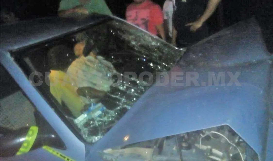 El accidente se produjo de manera frontal sobre el tramo carretero Primero de Mayo-Revolución Mexicana. Dalia Villatoro /CP