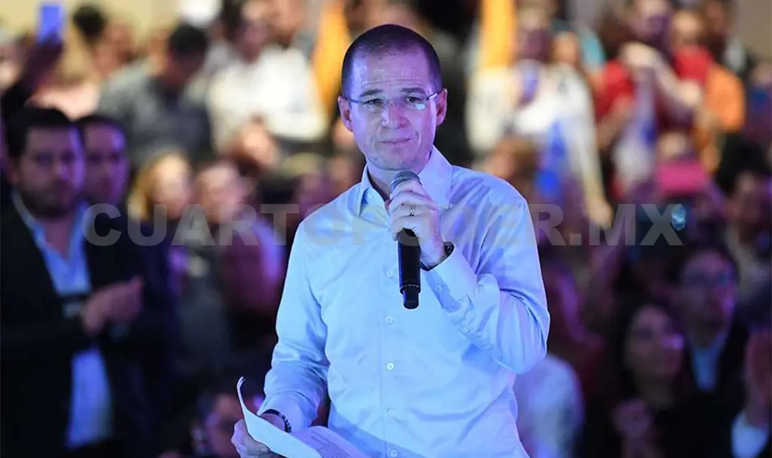 Anaya acude a la PGR, pero no declaró
