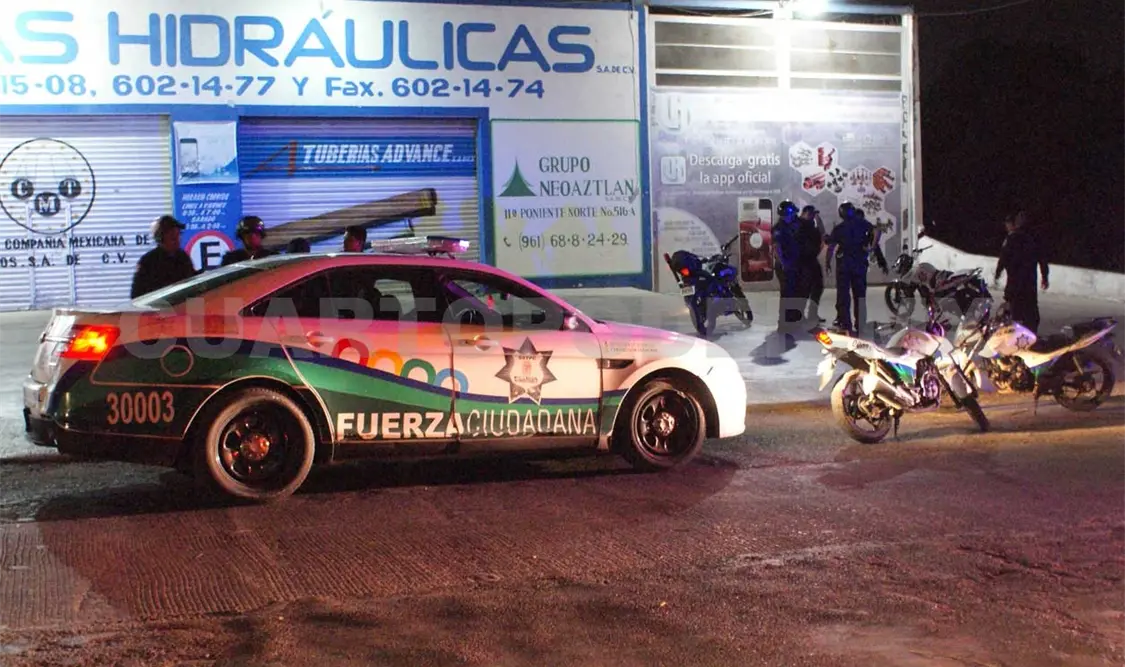 Golpean a policías y son aprehendidos