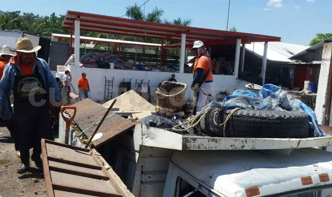 Pagan siete mil pesos diarios por tirar la basura