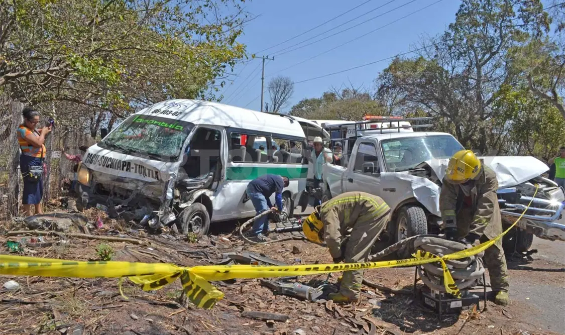 Carreterazo deja un saldo de 13 personas lesionadas