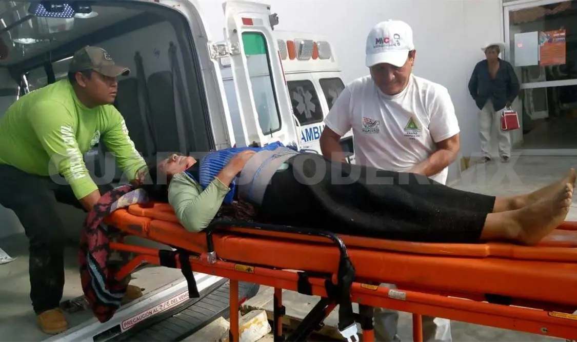 Tres lesionados en accidente carretero