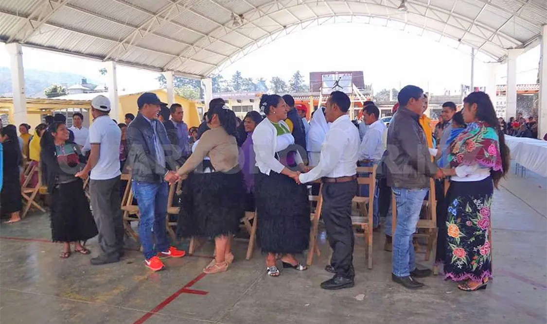 Realizan bodas colectivas en Betania