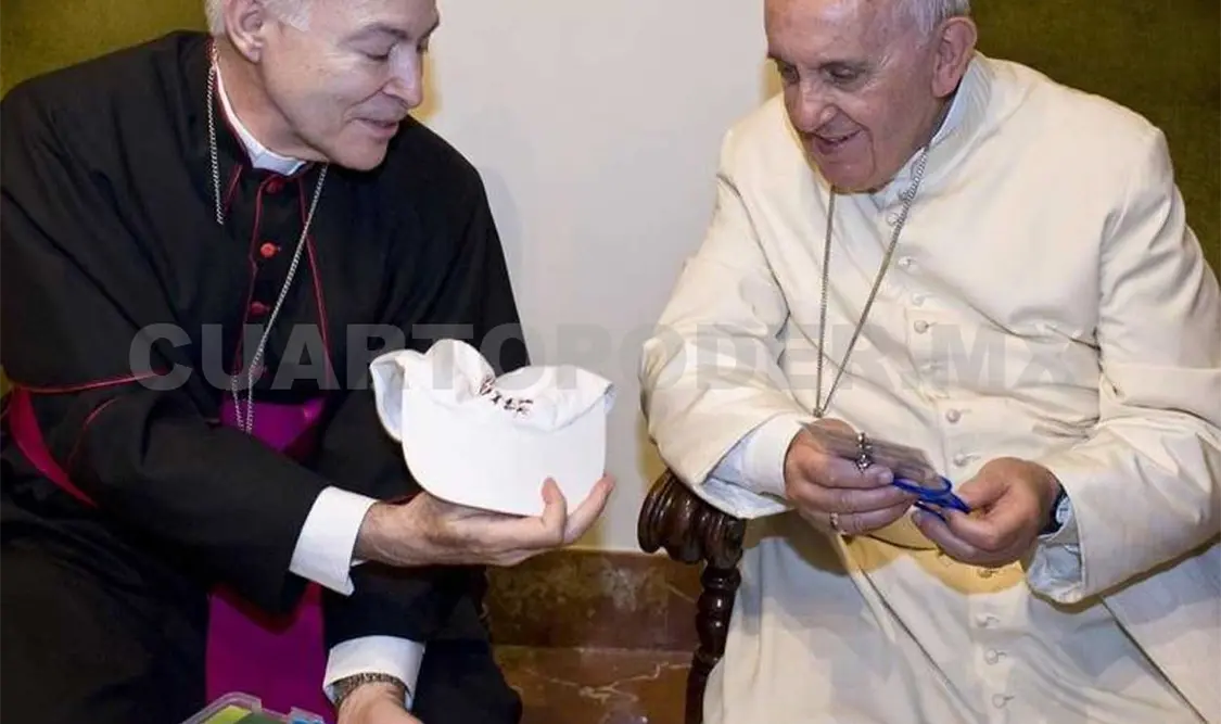 El arzobispo primado de la Ciudad de México, Carlos Aguiar Retes, durante su encuentro con el papa Francisco.