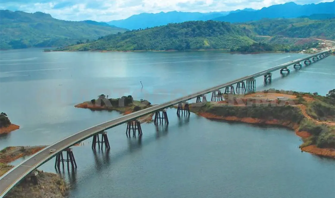 El tramo Ocozocoautla-Las Choapas representa la única vía moderna para comunicar a Chiapas con el Centro del país. CP