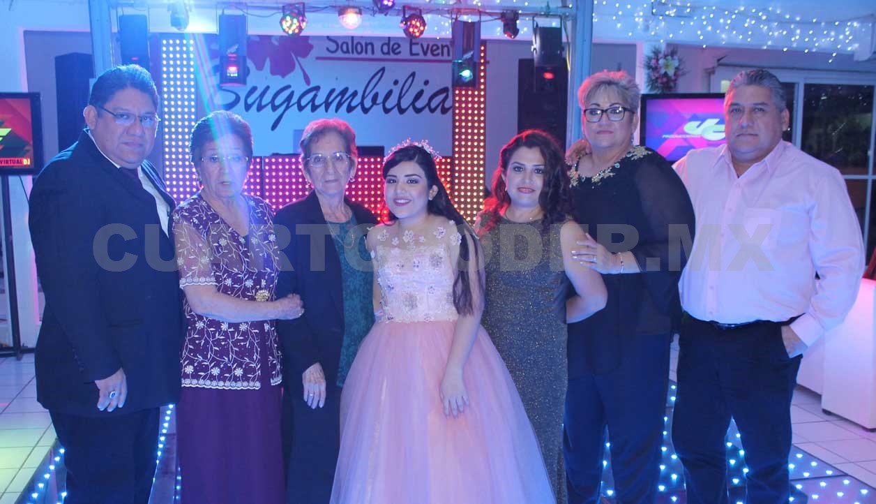 Cinthia cumplió XV años