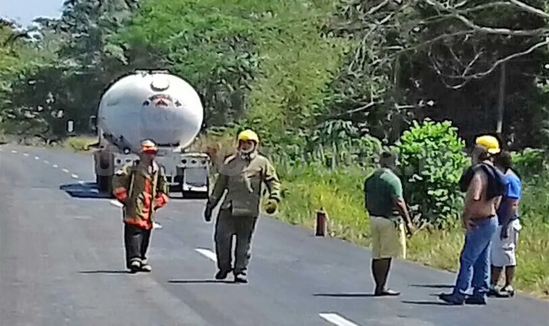 El incidente ocurrió sobre el kilómetro 201 del tramo carretero Mapastepec-Acacoyagua. Rafael Victorio /CP