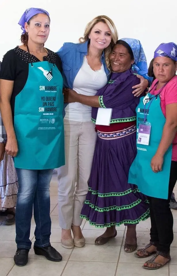 Angélica Rivera destaca fortaleza de mujeres para cambiar a México