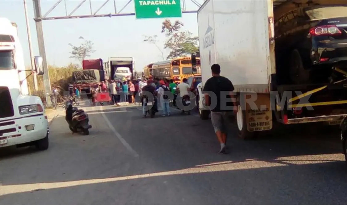 Continúa bloqueo carretero en Suchiate