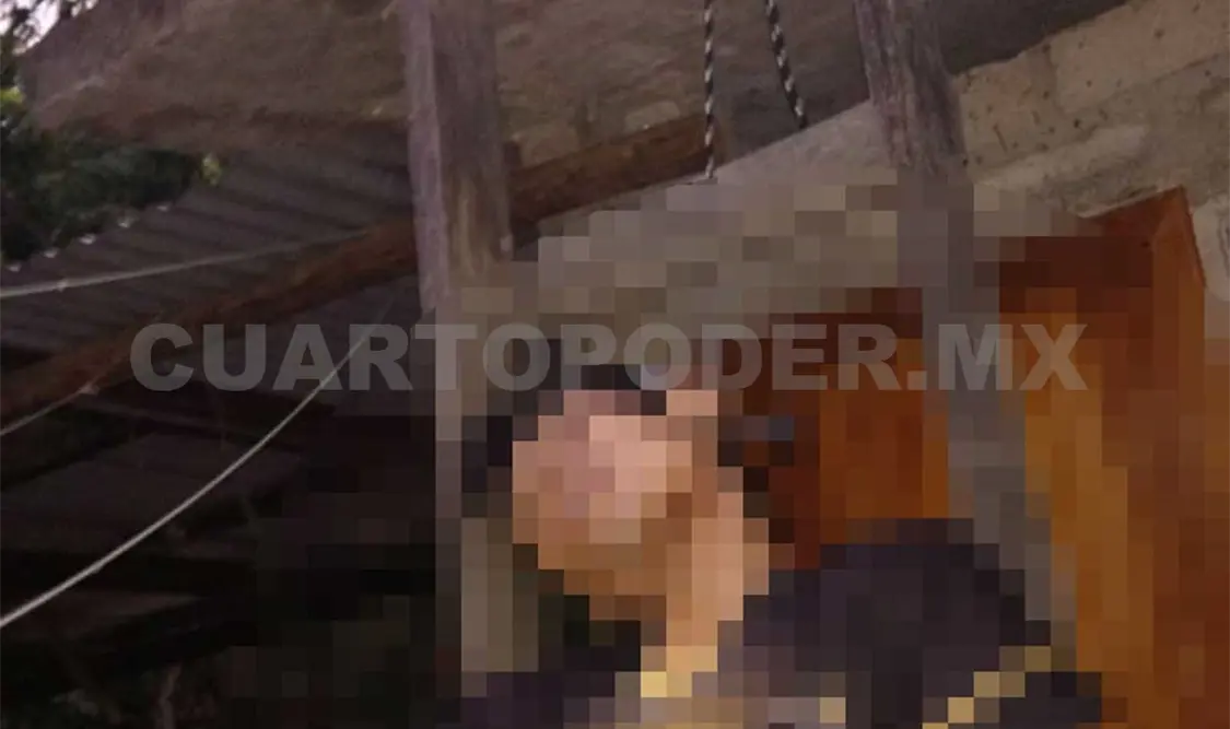 Encuentran a sujeto ahorcado en escalera de su casa