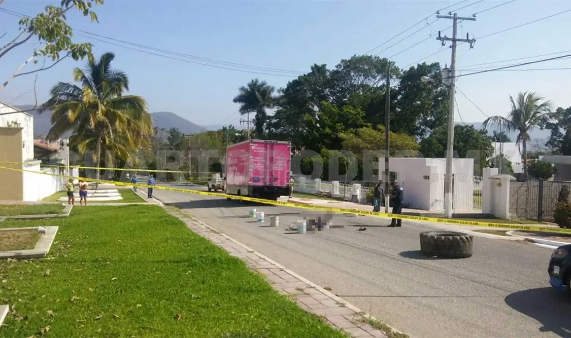 Ciclista muere atropellado por un camión de reparto