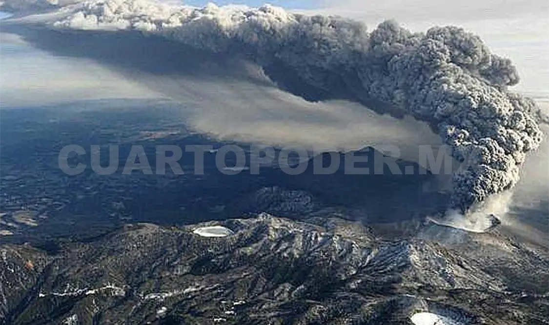 Volcán arroja grandes rocas. Agencias