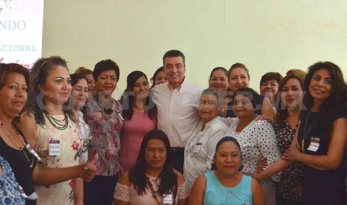 Escandón Cadenas durante su encuentro con mujeres militantes del partido Movimiento de Regeneración Nacional. CP