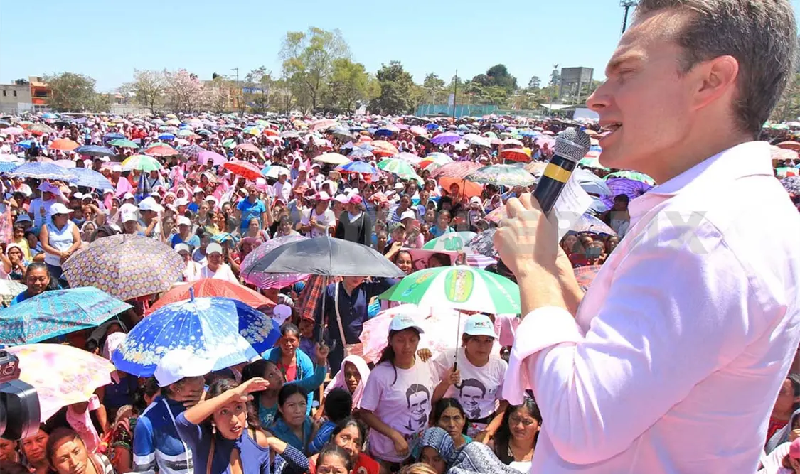 Velasco puntualizó que su gobierno crea oportunidades de crecimiento para quienes sacan adelante a sus hijos. CP