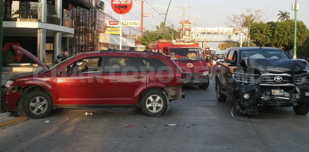 Oficiales de Vialidad dieron la orden para que las dos camionetas fueran remitidas a un corralón oficial. Edberg Mayorga / CP