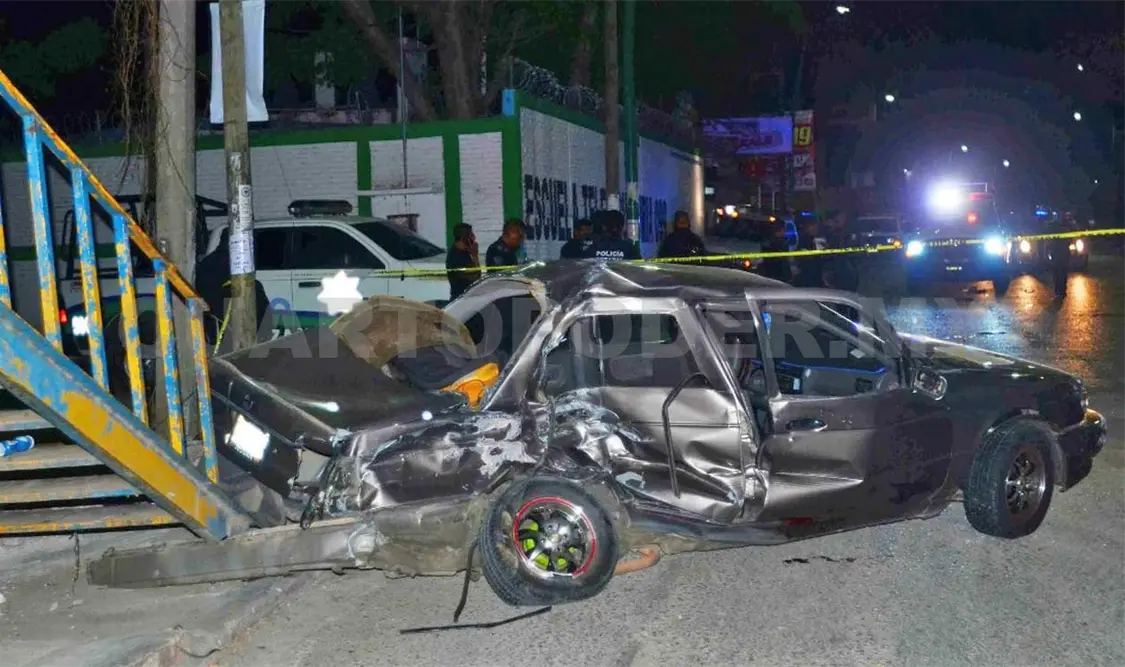 Personal del Heroico Cuerpo de Bomberos y paramédicos de la Cruz Roja Mexicana rescataron a Mauricio y lo trasladaron al un hospital. Edberg Mayorga / CP