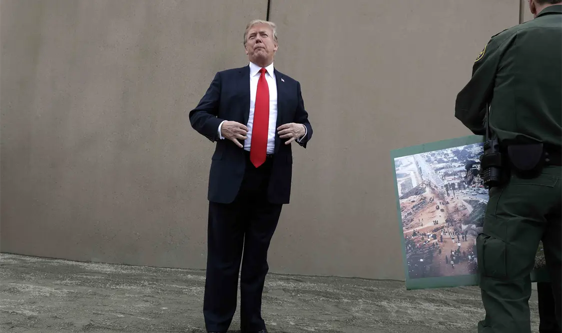 Trump revisa por primera vez los ocho prototipos de muro fronterizo