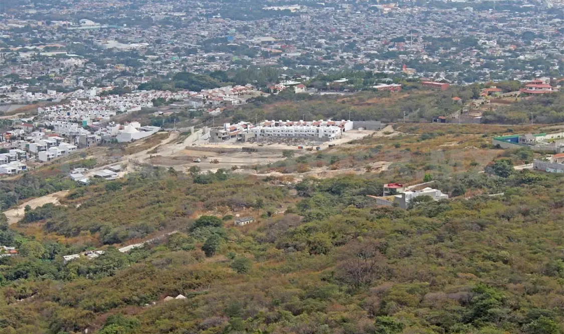 Cerros en riesgo por construcciones