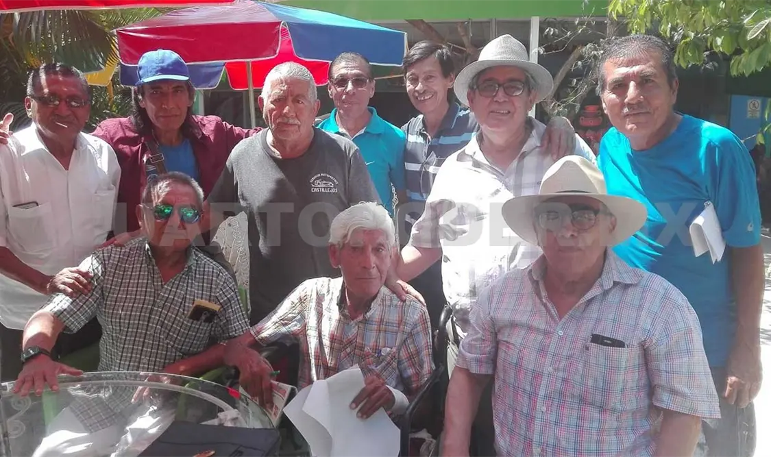 Exfutbolistas visitan a Moguel y “La Pluma”