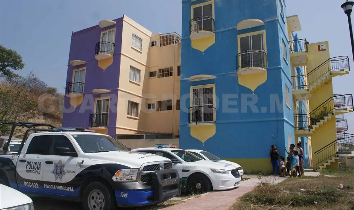 Localizan cuerpo putrefacto en complejo habitacional