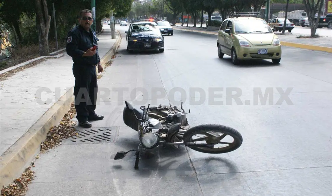 Motociclista atropellado en la entrada al Zoológico