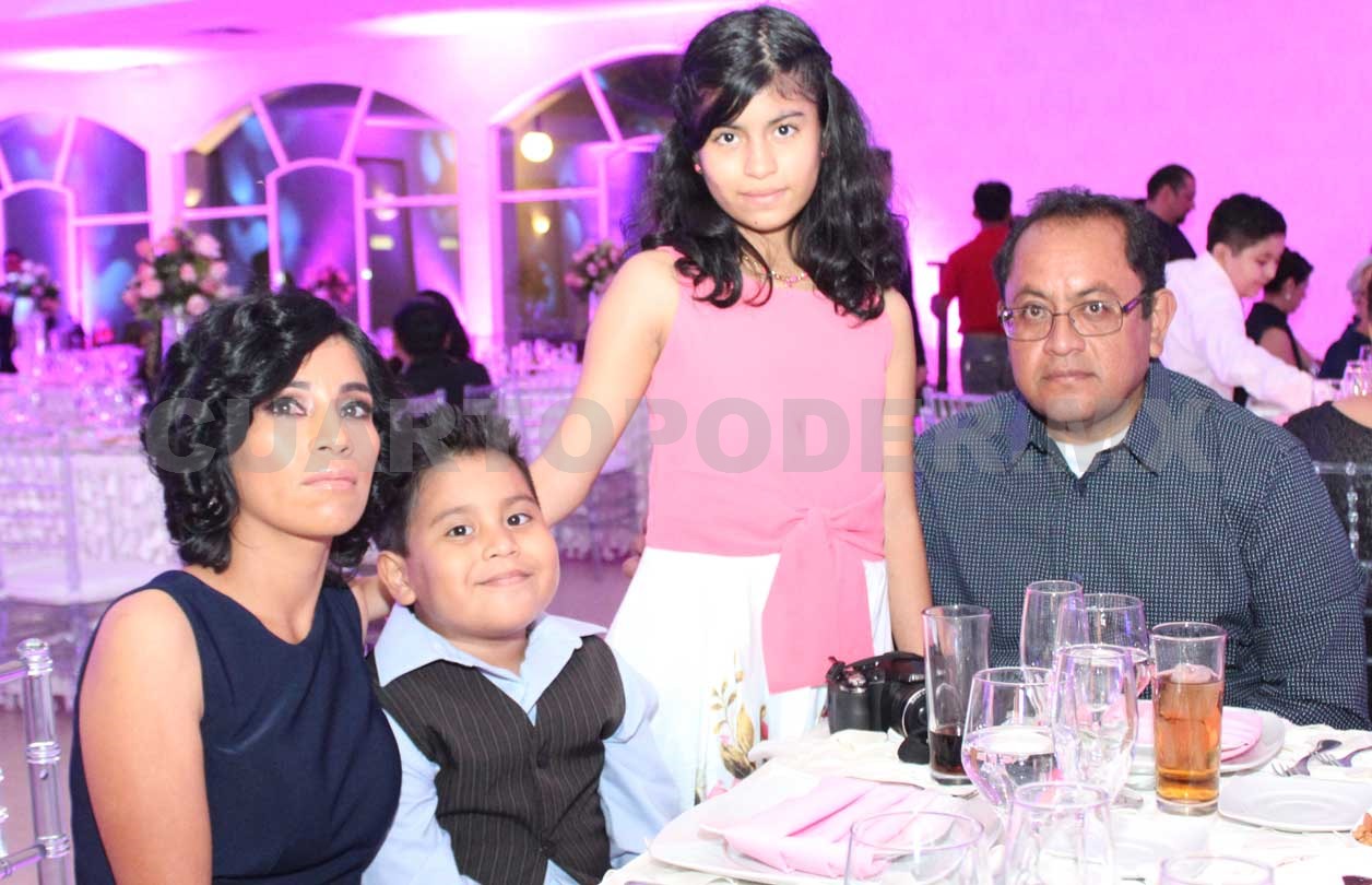 Noche especial para dos quinceañeras