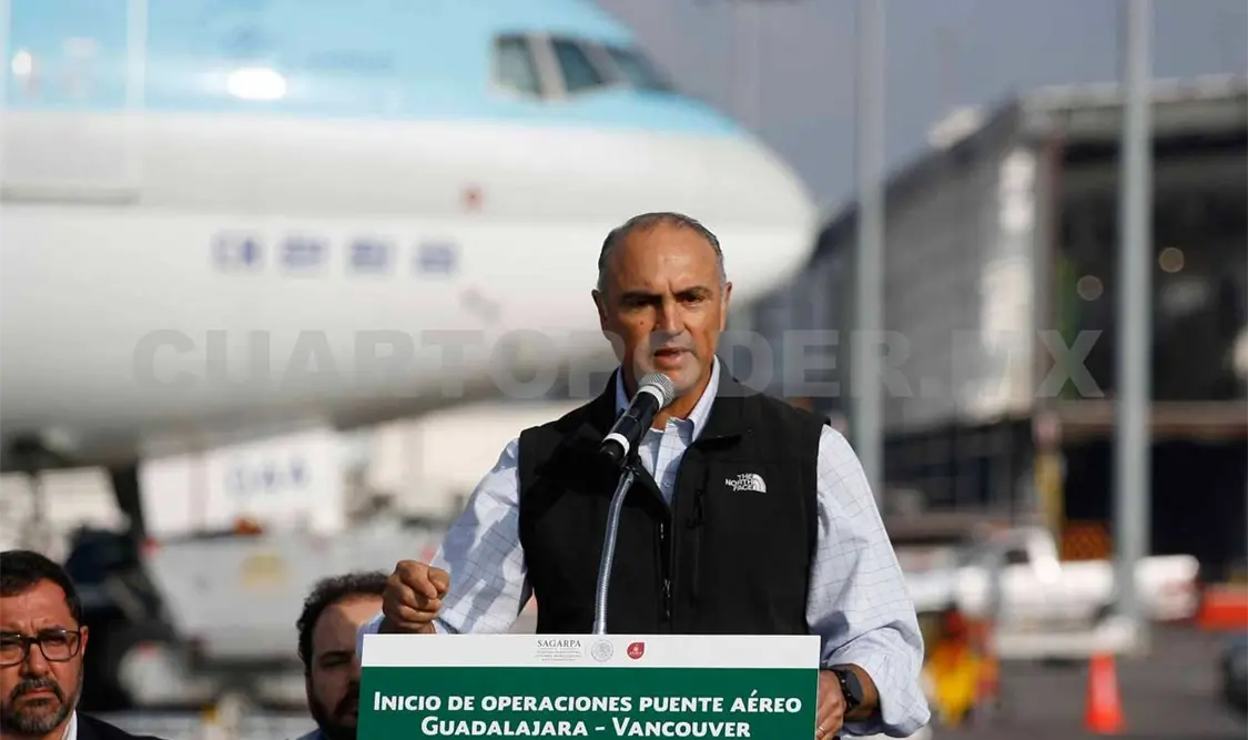 Renuncia José Calzada Rovirosa
