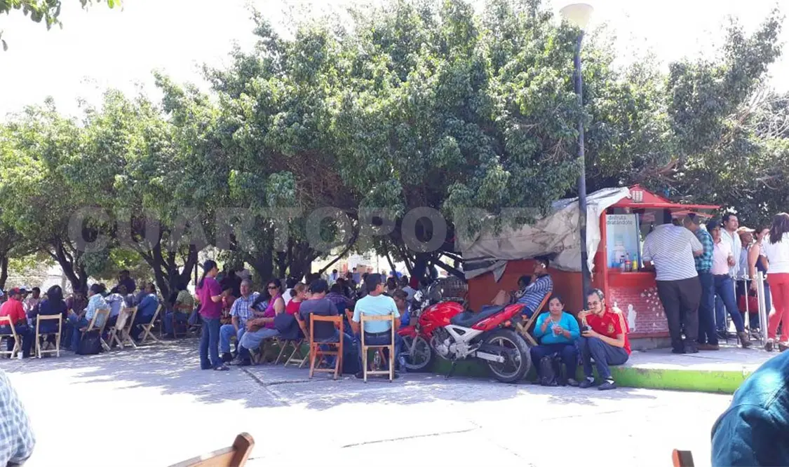Concluye manifestación de trabajadores de Cobach