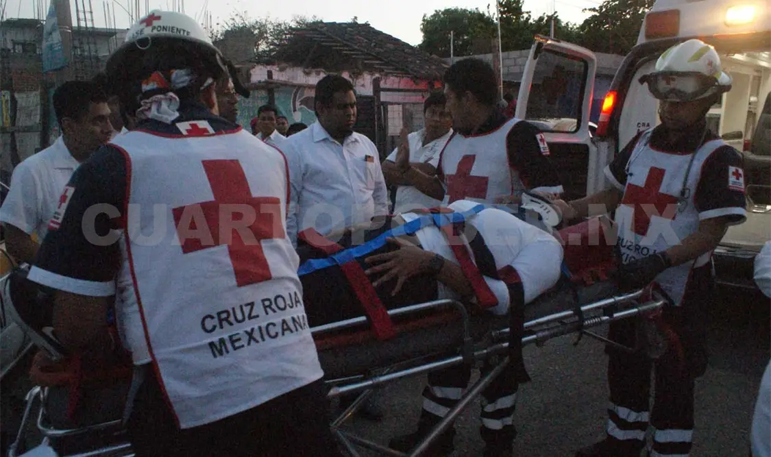 Dama resultó lesionada en choque entre taxi y un sedán