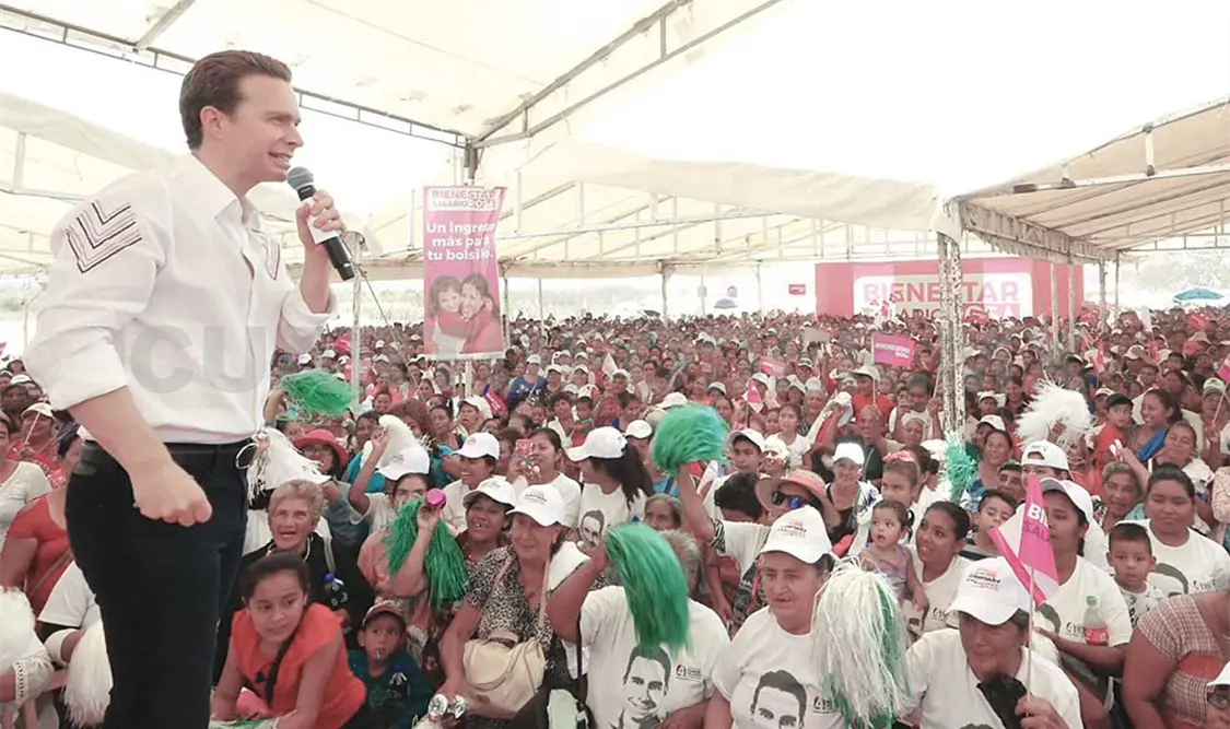 El gobernador Manuel Velasco Coello puso en marcha la entrega de apoyos del programa Bienestar Salario Rosa. CP