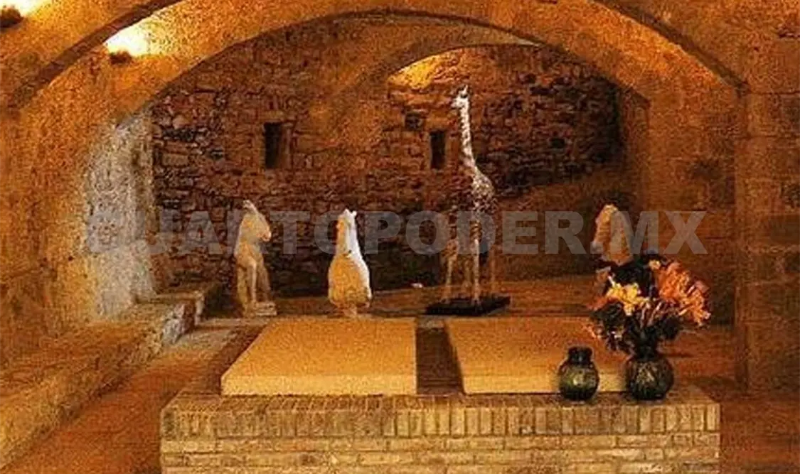 Aquí reposan los restos del pintor surrealista Salvador Dalí. Cortesía