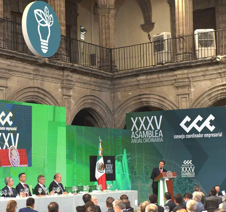 Peña Nieto llama a hacer bien las cuentas para el futuro; está en juego bienestar del país