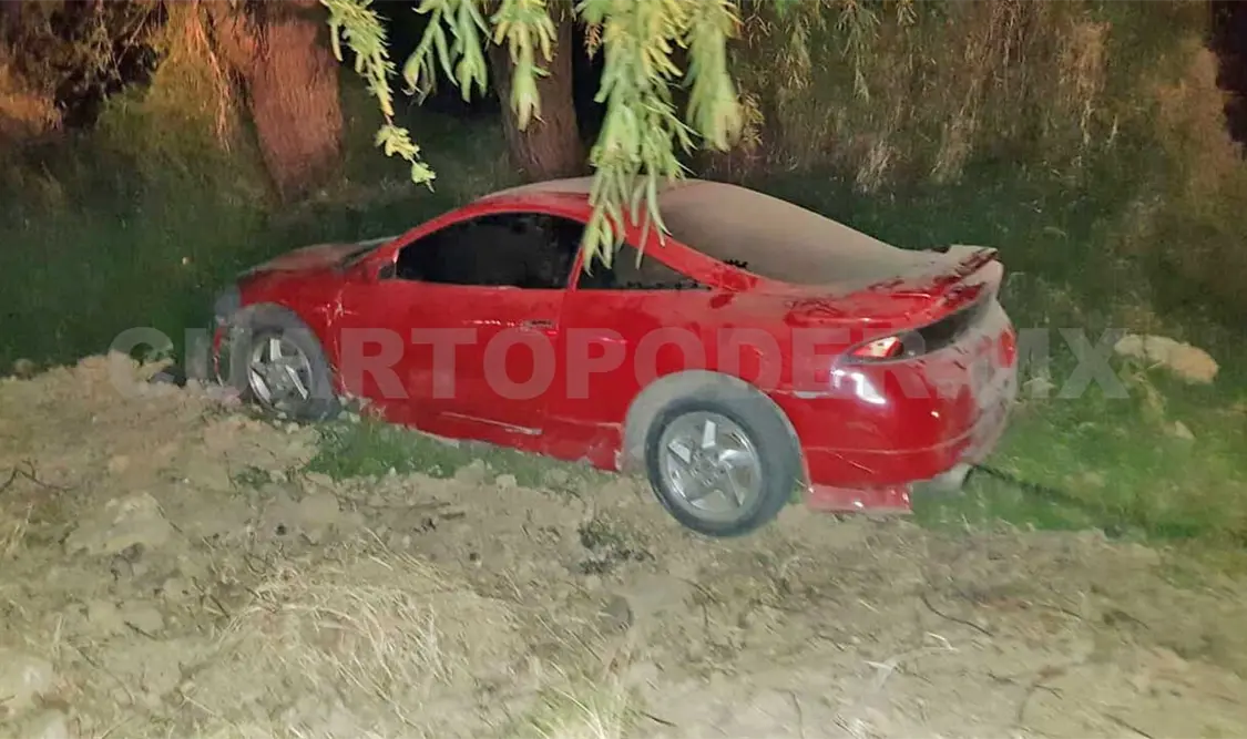 Pareja se lesiona y abandona su unidad