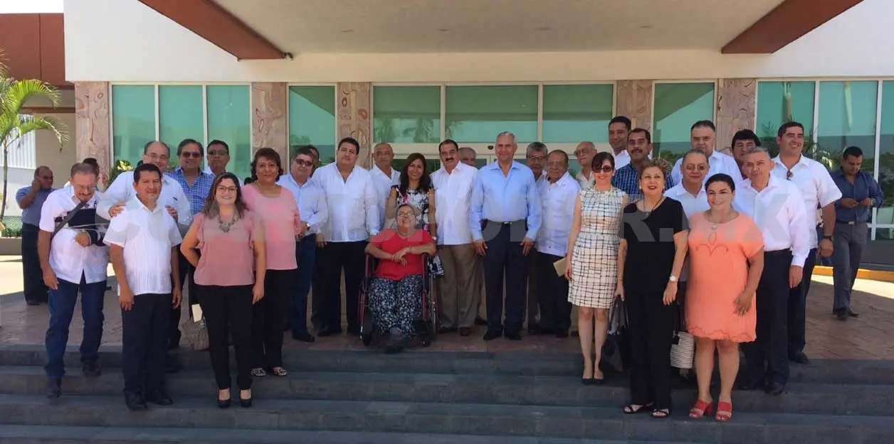 Notarios brindan respaldo al fiscal Raciel López