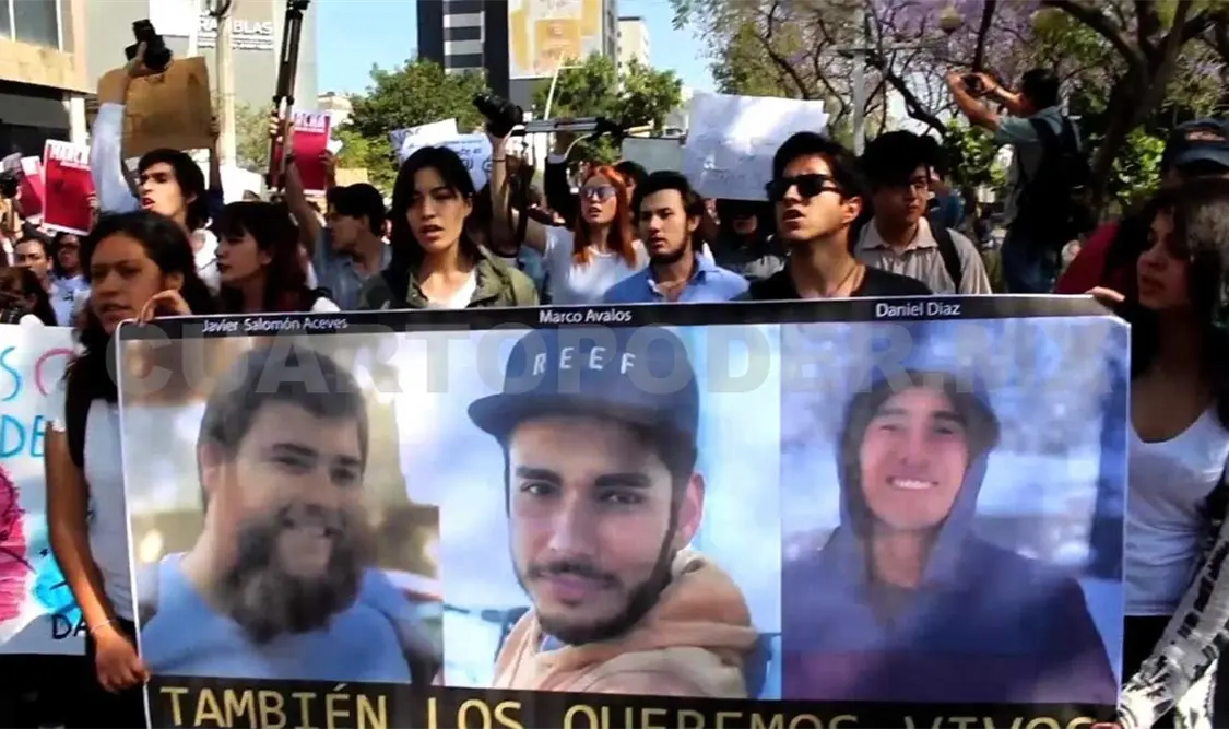 Ofrecen recompensa por estudiantes