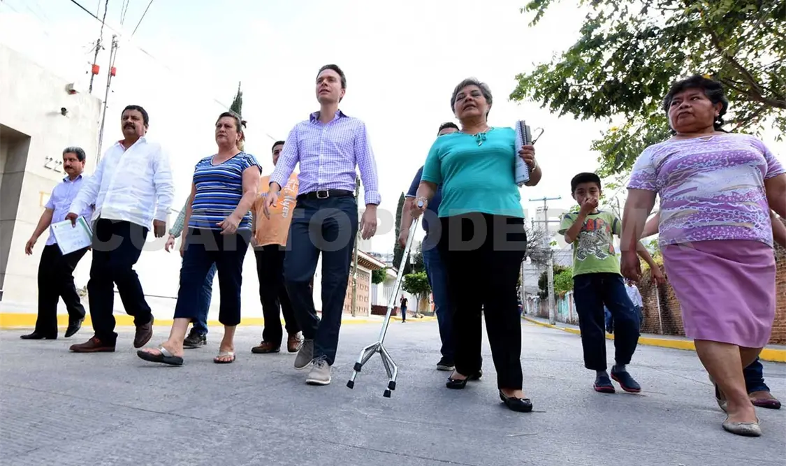 El gobernador Manuel Velasco Coello encabezó la inauguración de nuevas vialidades en las colonias Bonampak y San Jacinto. CP