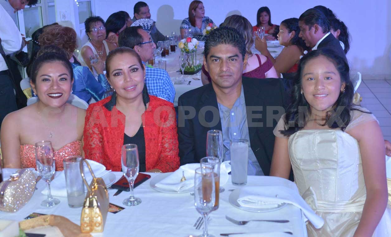 Ana Laura festejó con amigos