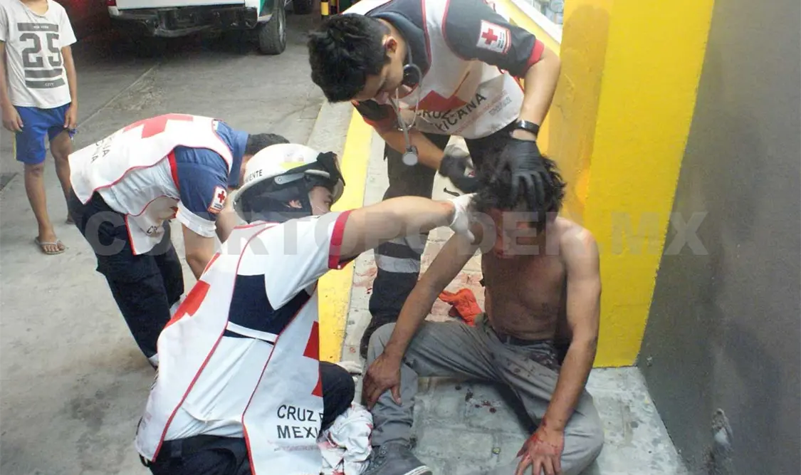 Hombre es masacrado a golpes en riña