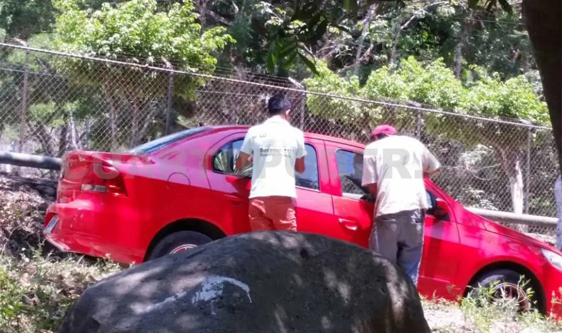 Cerrajero confundido con ladrón de auto