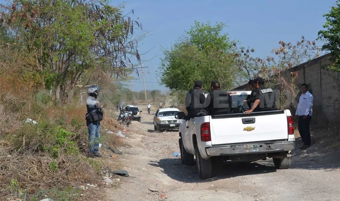 Pasajeros asaltan a taxista y escapan con el botín