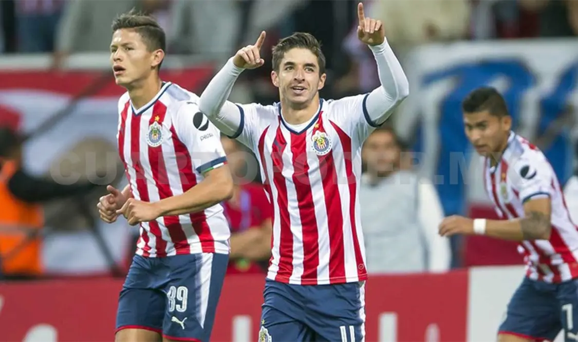 Chivas saca ventaja, pero deja todo para la vuelta