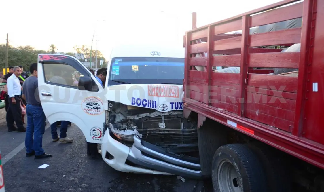 Enloquecido colectivero se estrelló contra camión