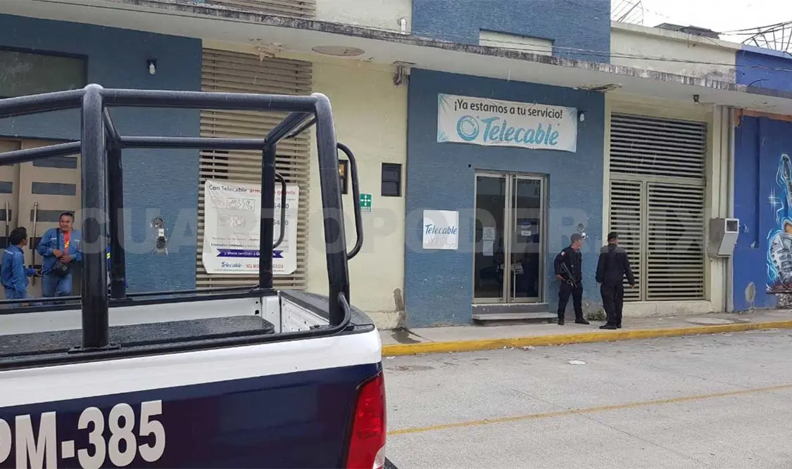 Sujetos armados asaltan a empresa de televisión