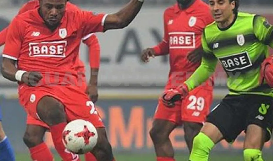 Standard de Lieja cae ante al club Genk