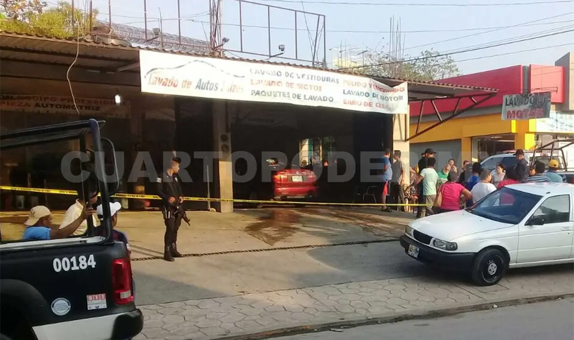 Balean a dos empleados de un lavado de autos