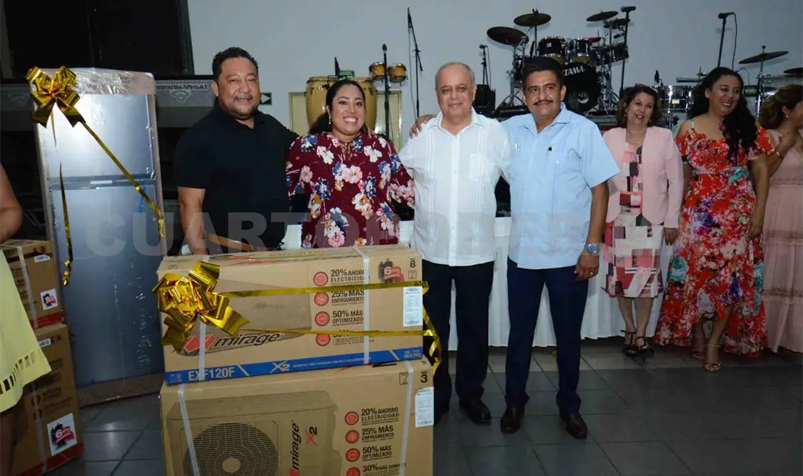 Celebra Unach el Día del Trabajador Universitario