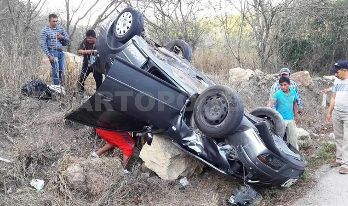 Maestros sufren un aparatoso accidente