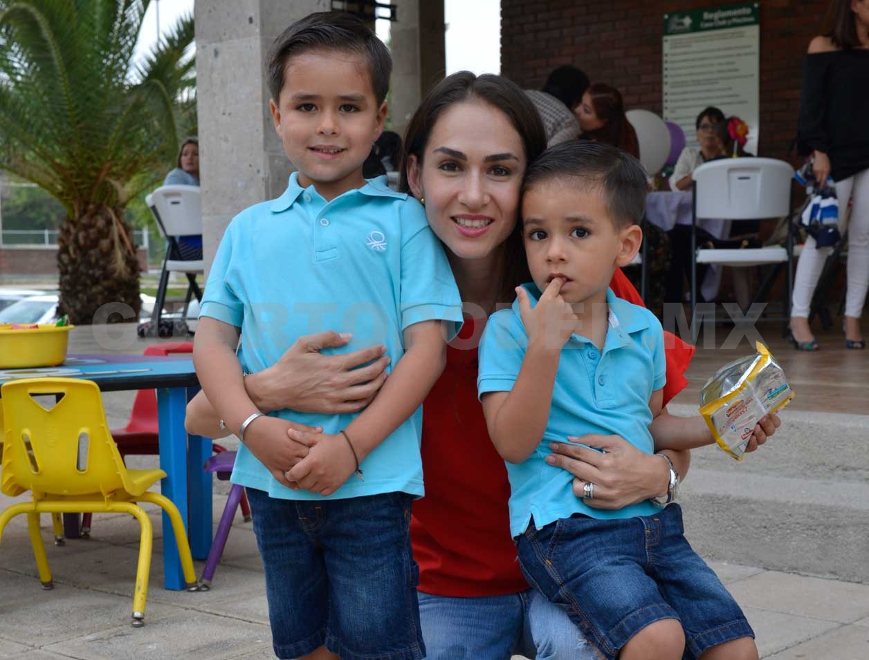 Dulces, piñatas y regalos para Silvana